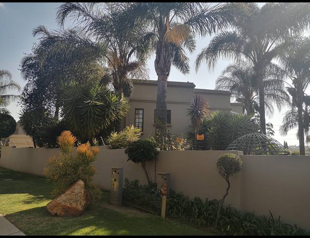 3 BEDROOM HOUSE FOR SALE IN MORELETA PARK